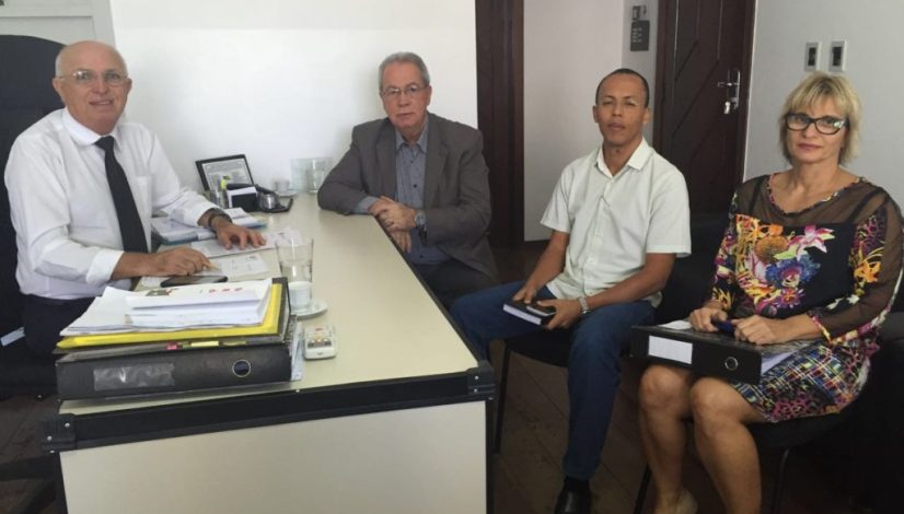 20160730 Hugo com presidente CCE CE Jose Joaquim Macedo secretario Klebert Moura dos Anjos e Simone Rocha Barreto do Nascimento, chefe da assessoria de educação especial profissional e eja